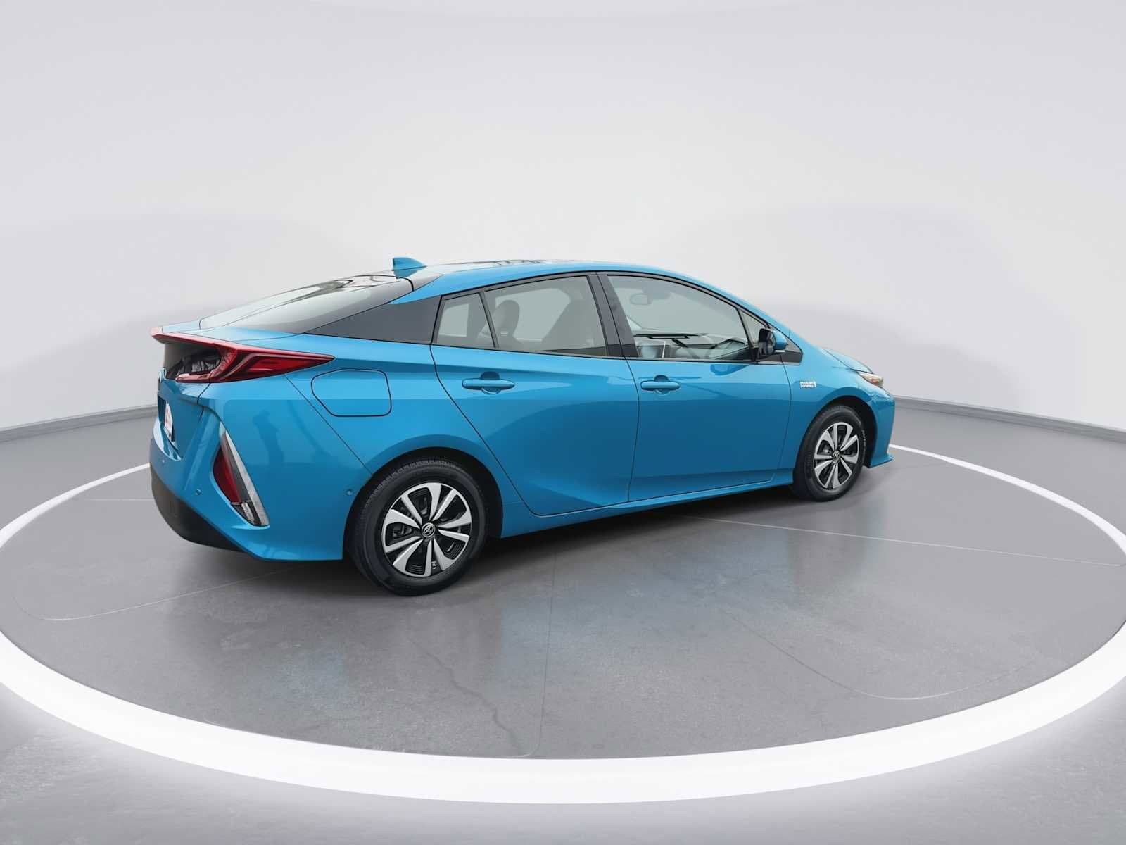 Thumbnail: 2017 Toyota Prius Prime - 8