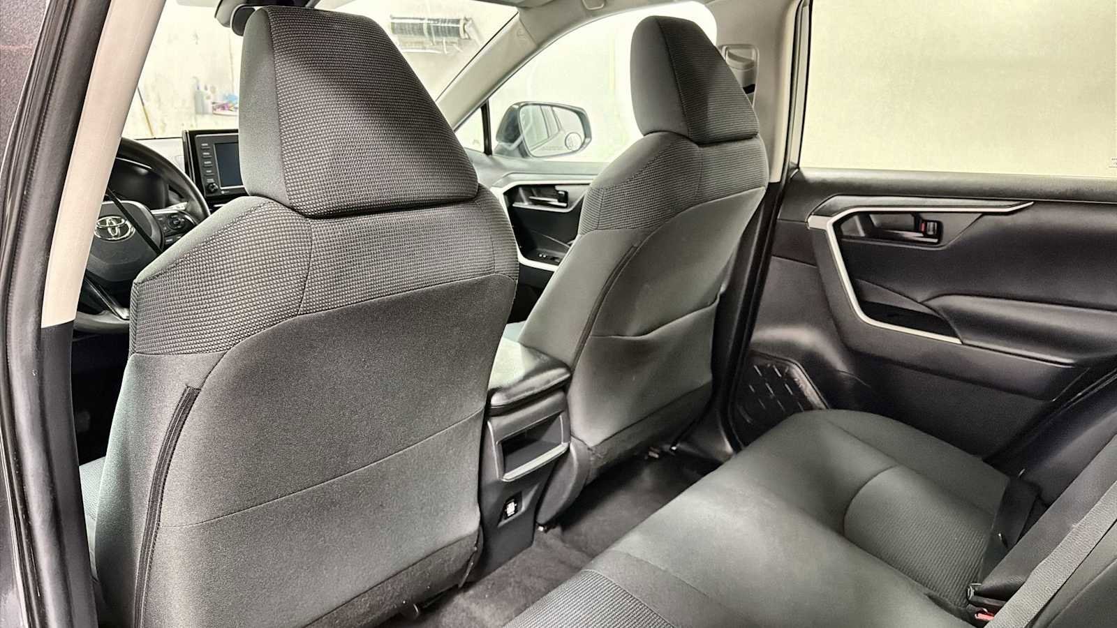 Thumbnail: 2021 Toyota RAV4 - 24