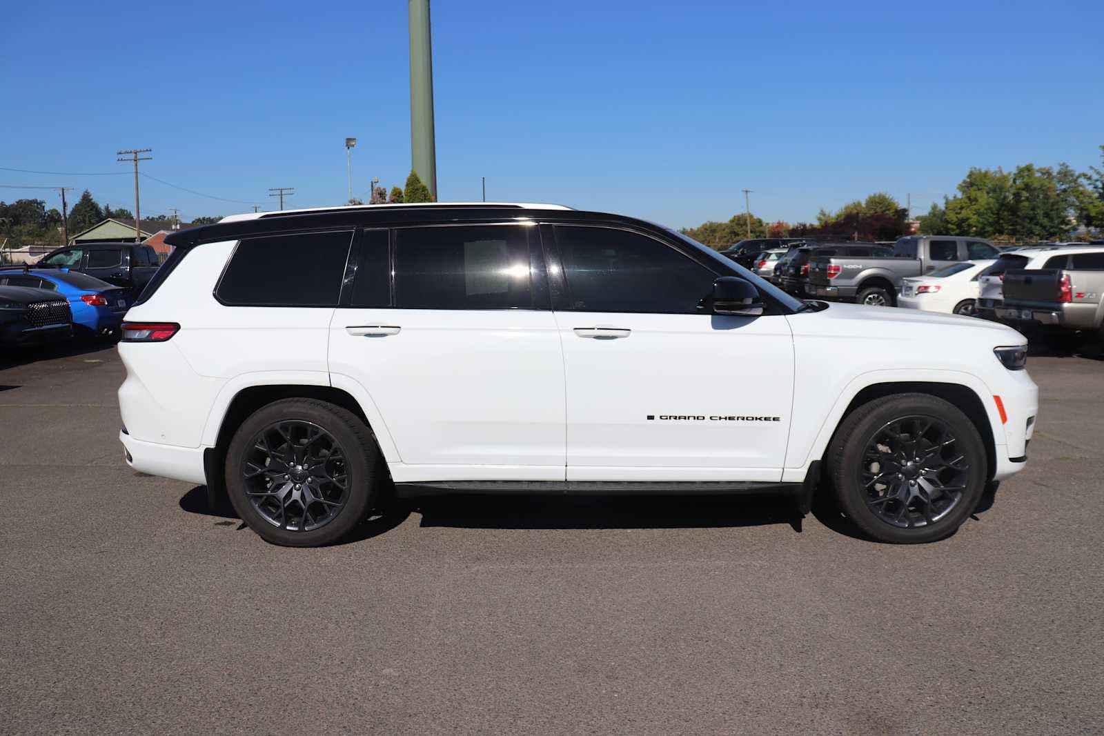 Thumbnail: 2023 Jeep Grand Cherokee - 4