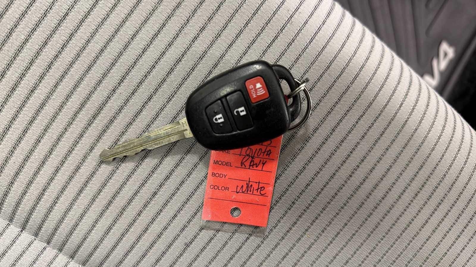 Thumbnail: 2013 Toyota RAV4 - 31