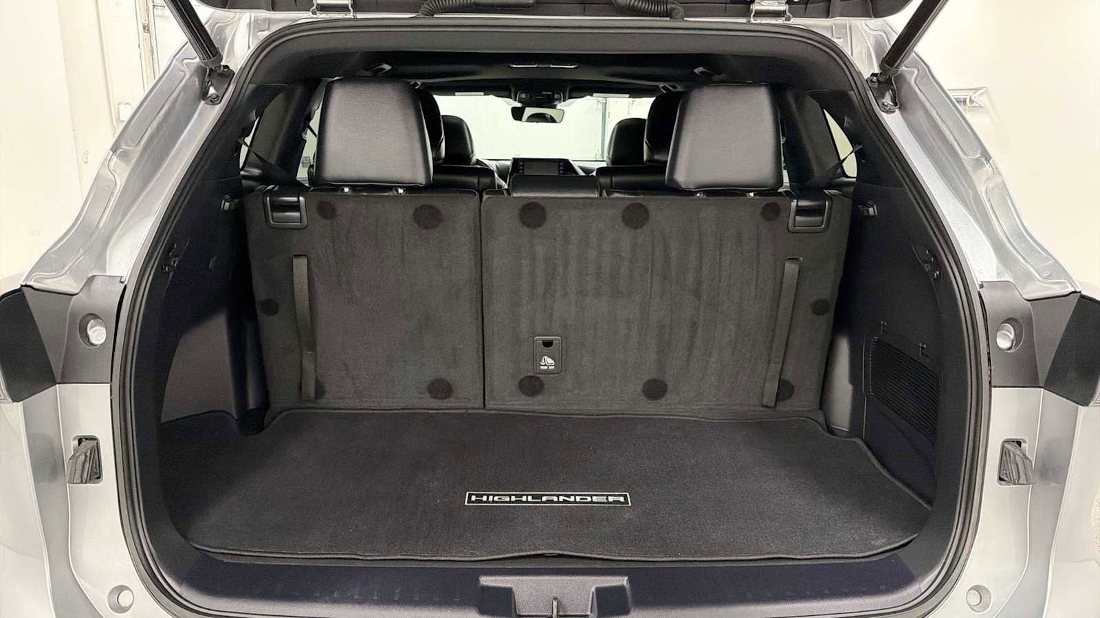 Thumbnail: 2022 Toyota Highlander - 28