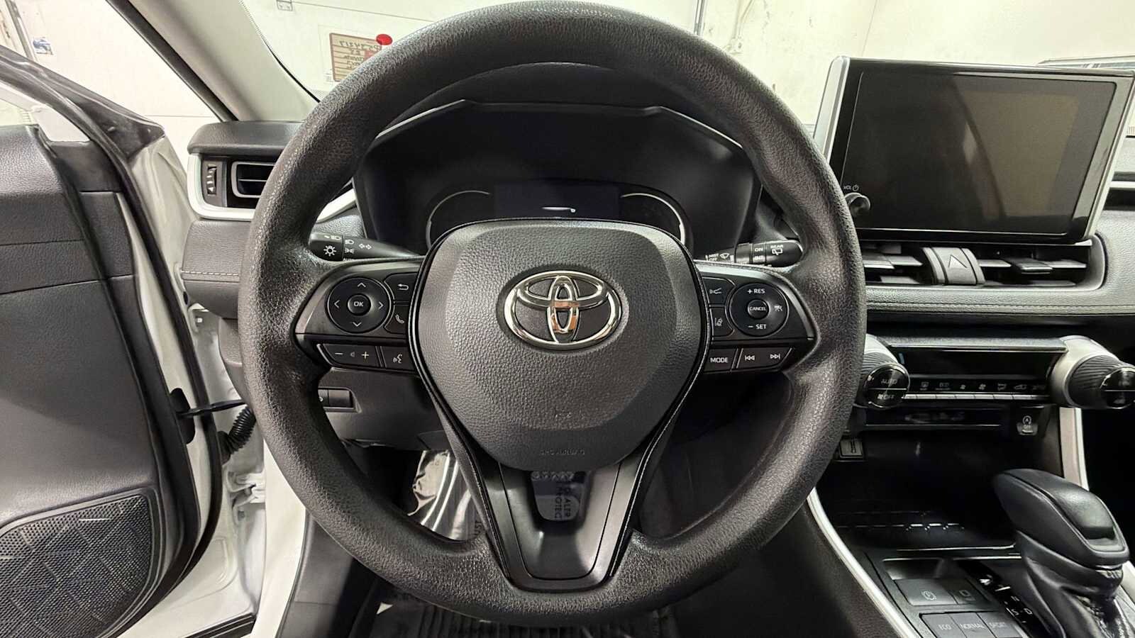 Thumbnail: 2025 Toyota RAV4 - 16