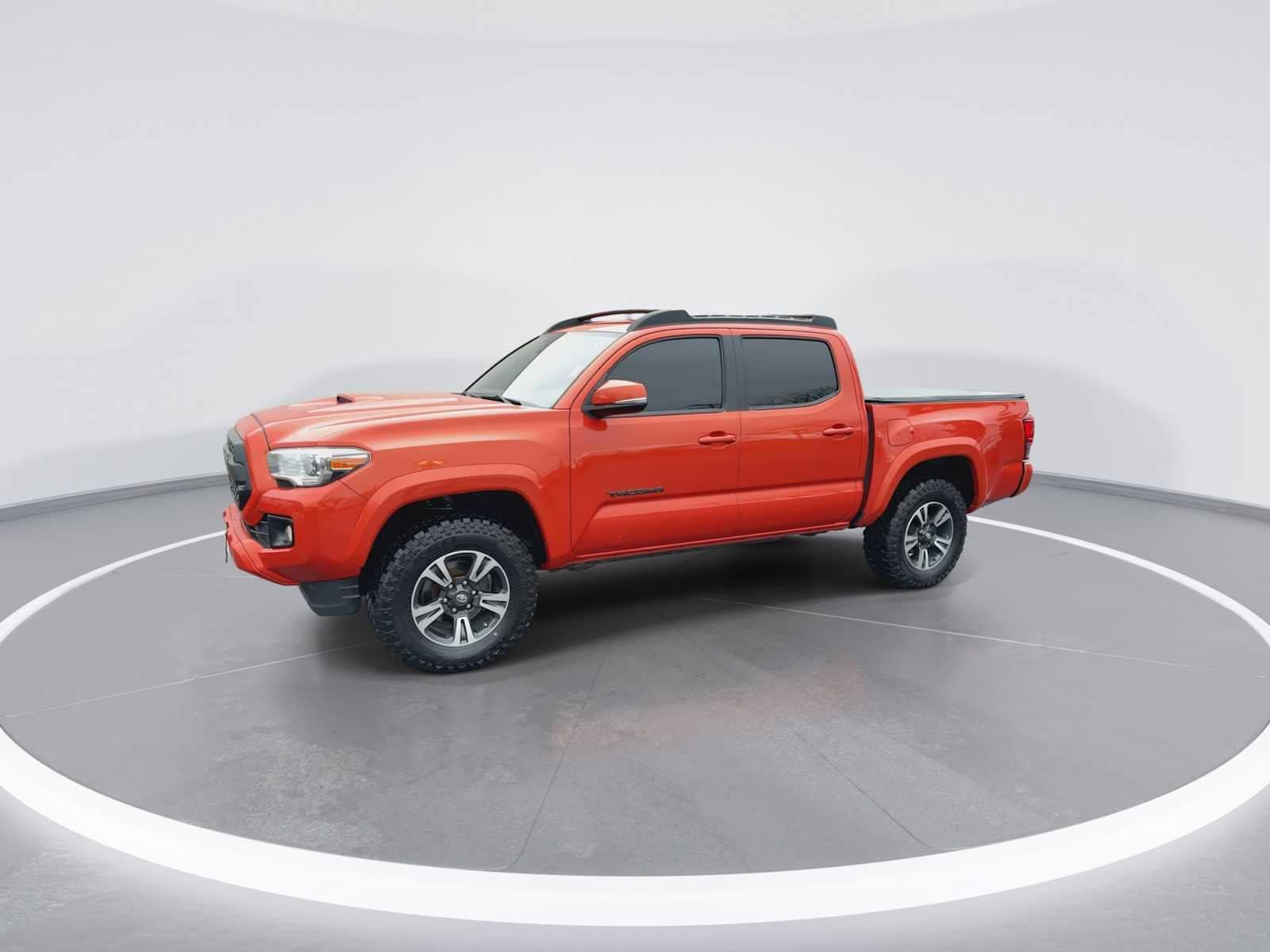 Thumbnail: 2018 Toyota Tacoma - 4