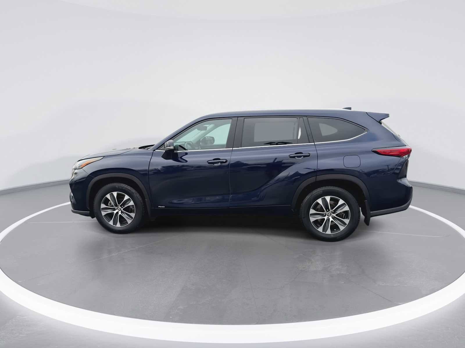 Thumbnail: 2022 Toyota Highlander - 5