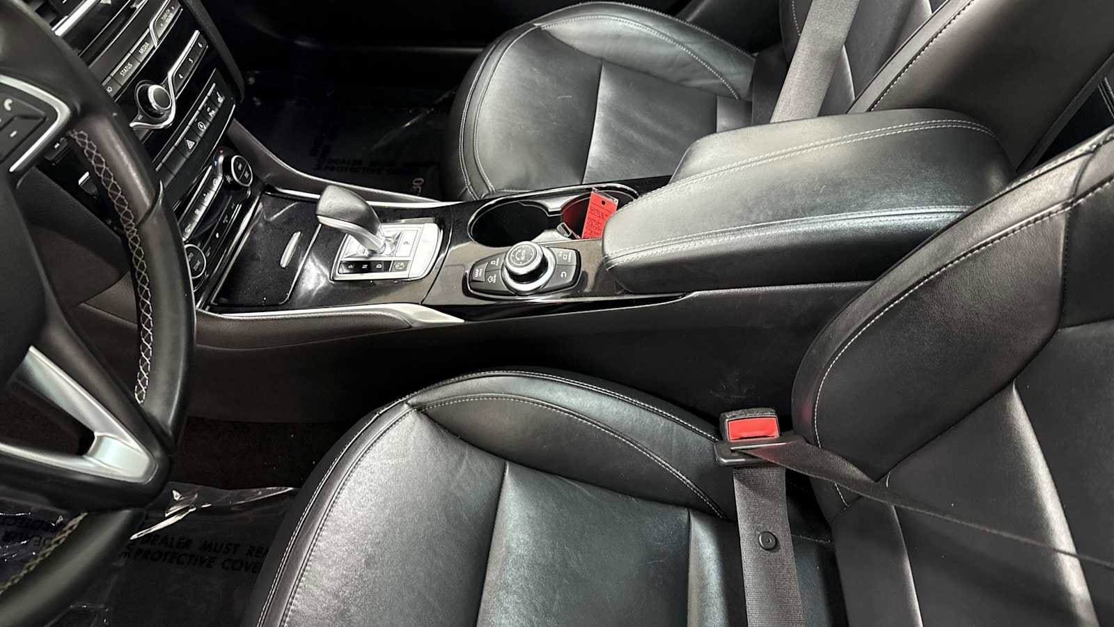 Thumbnail: 2018 INFINITI QX30 - 23