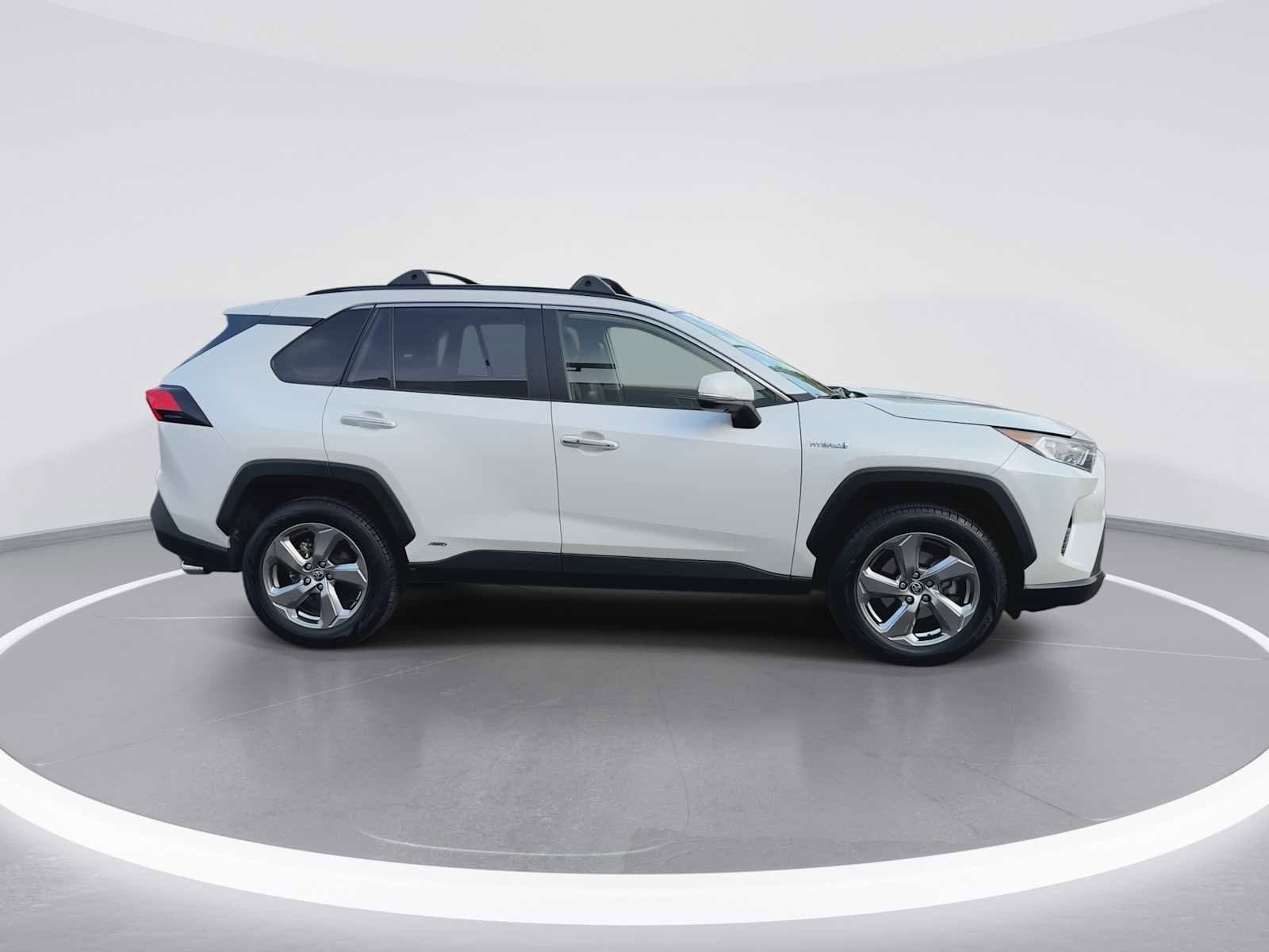 Thumbnail: 2020 Toyota RAV4 - 9