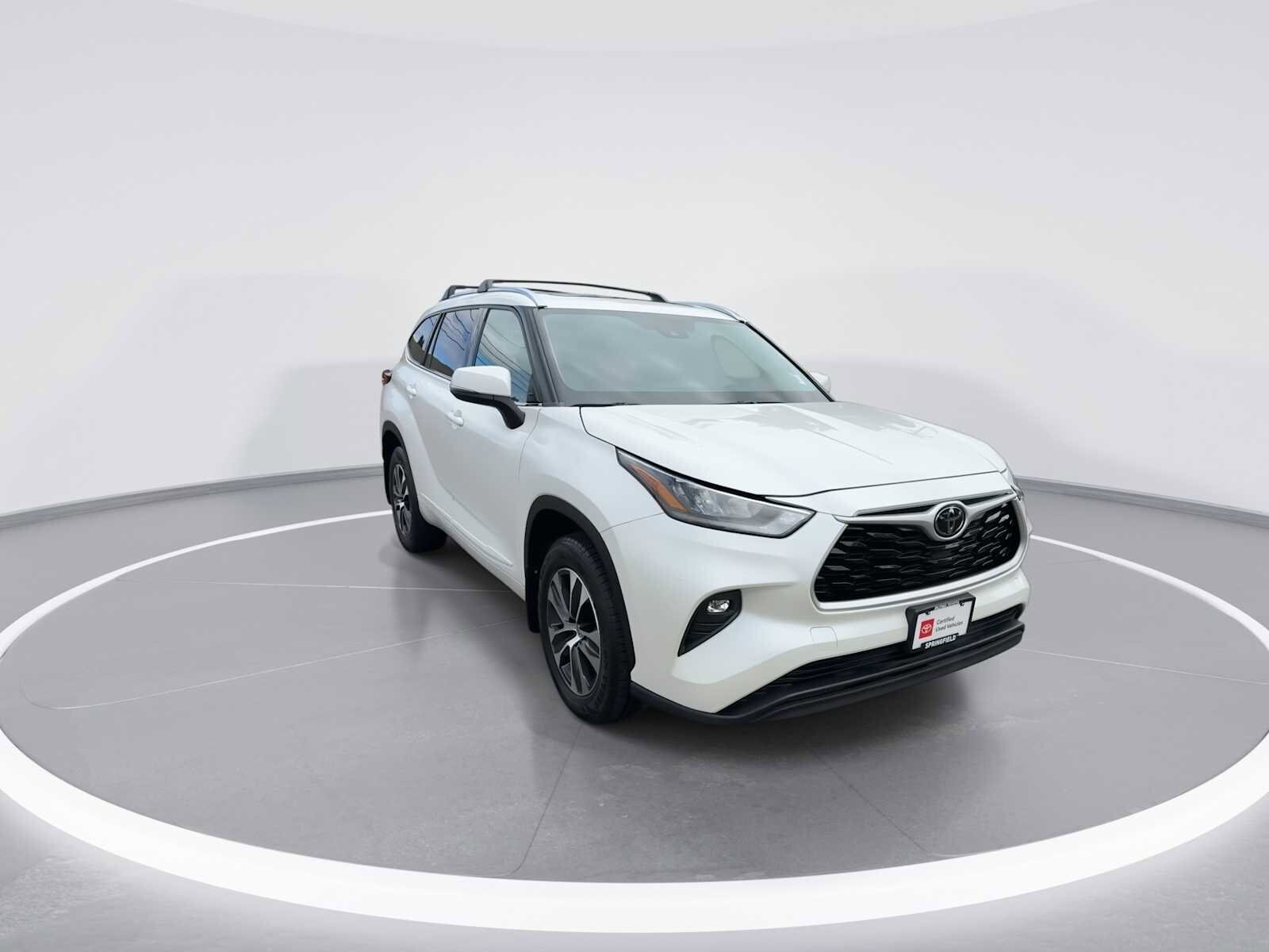 2020 Toyota Highlander XLE photo 2