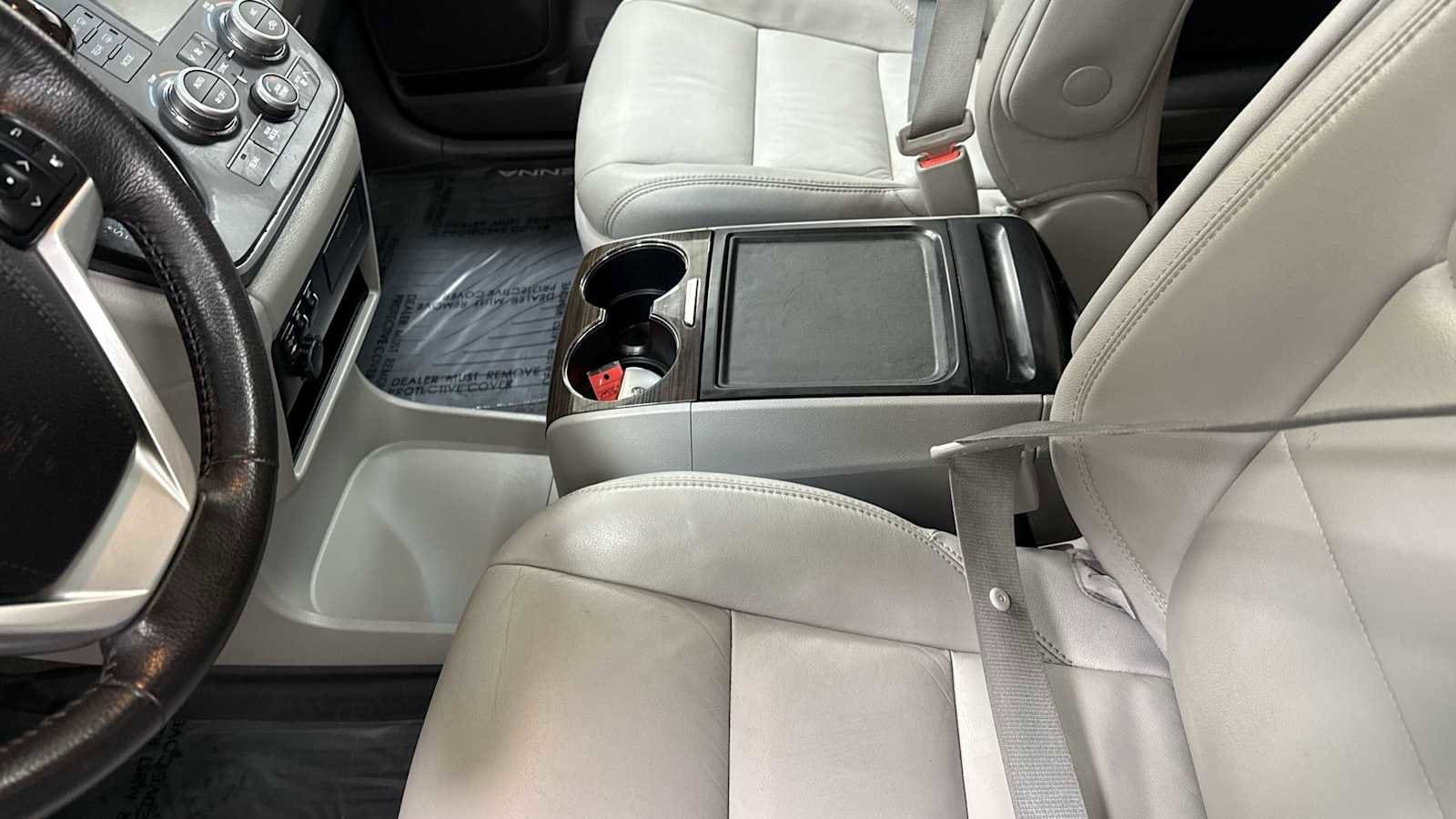 Thumbnail: 2017 Toyota Sienna - 23