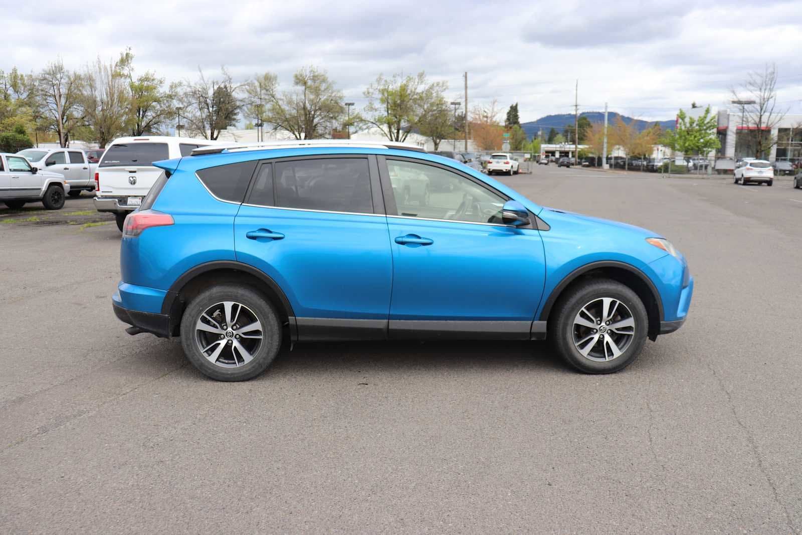 Thumbnail: 2016 Toyota RAV4 - 4