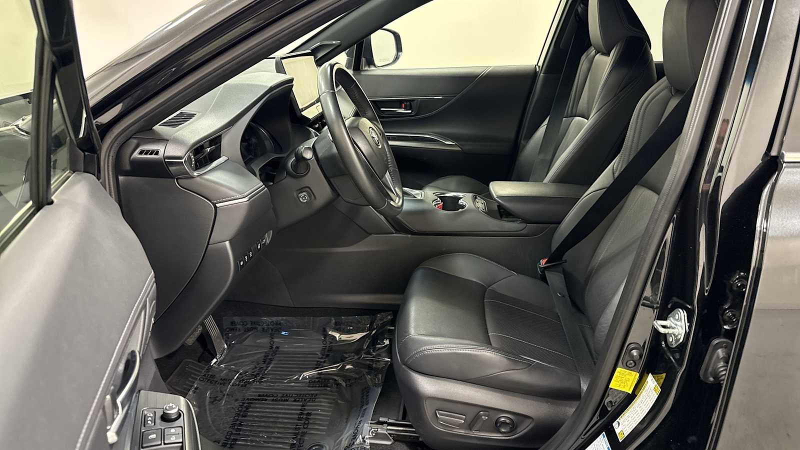 Thumbnail: 2022 Toyota Venza - 13