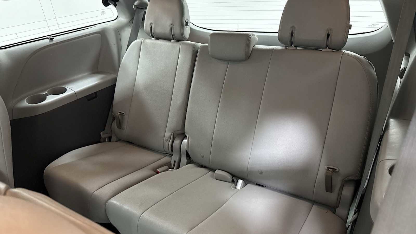 Thumbnail: 2017 Toyota Sienna - 26