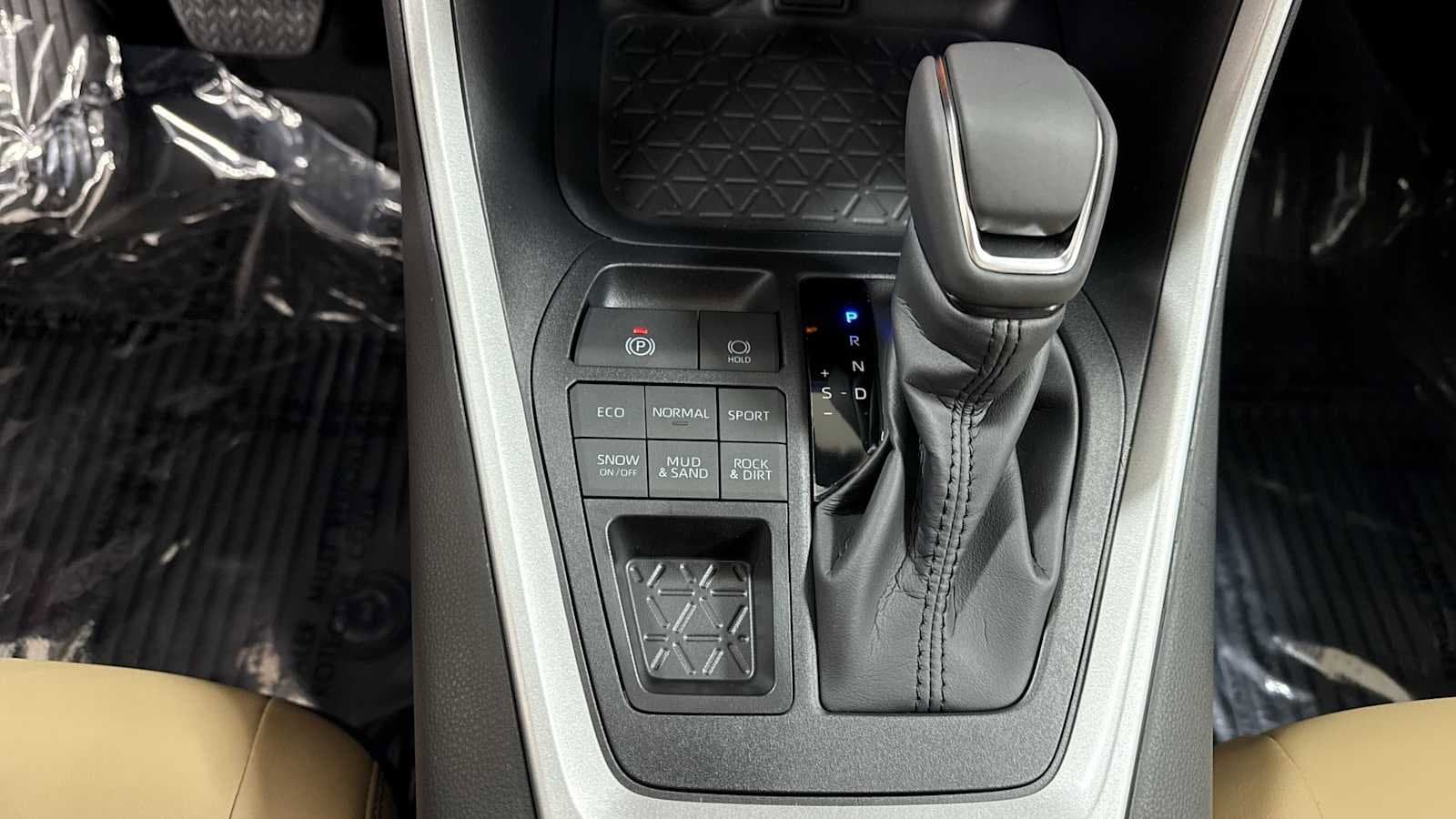 Thumbnail: 2025 Toyota RAV4 - 22