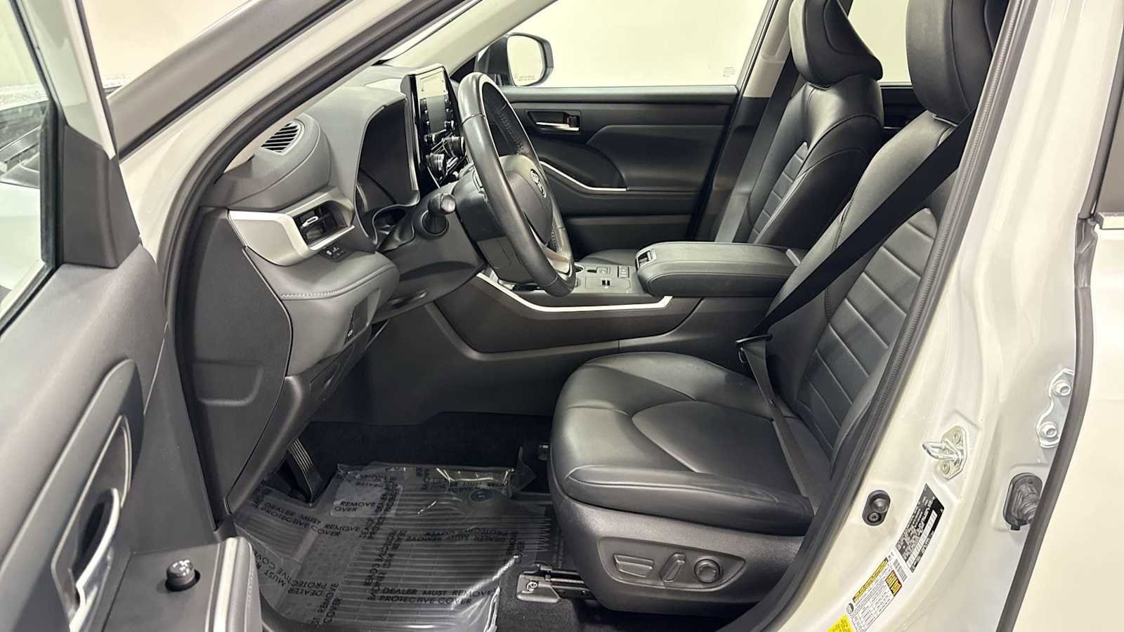 Thumbnail: 2022 Toyota Highlander - 13