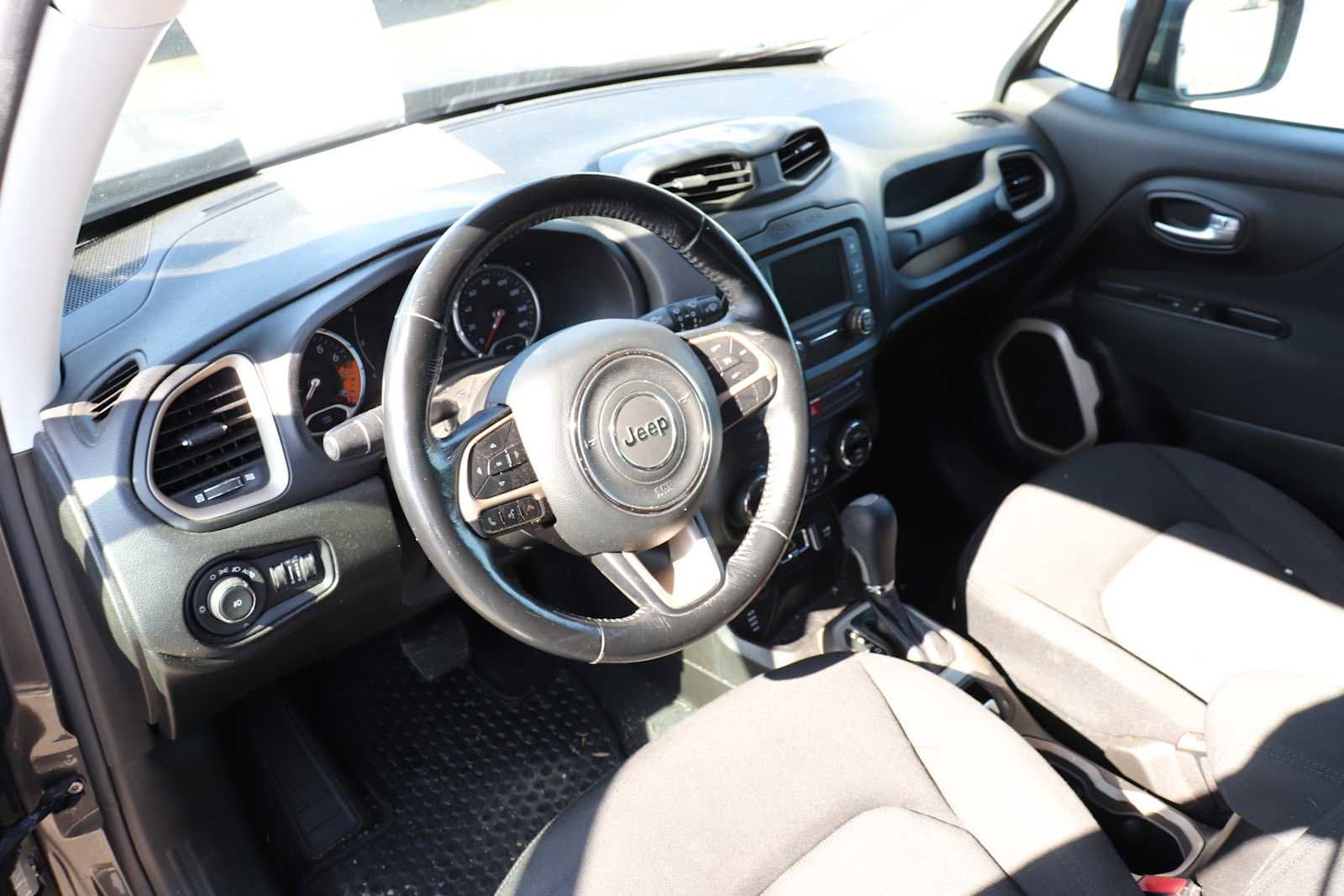 Thumbnail: 2017 Jeep Renegade - 10