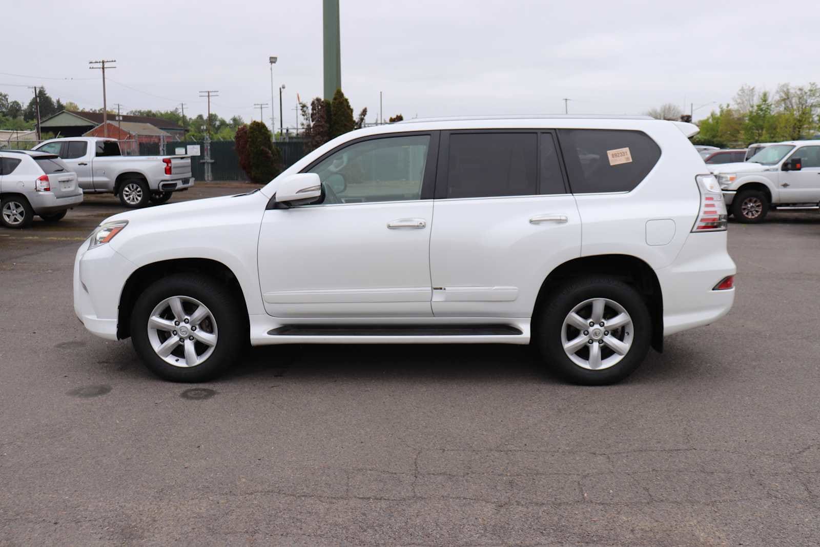 Thumbnail: 2016 Lexus GX - 8