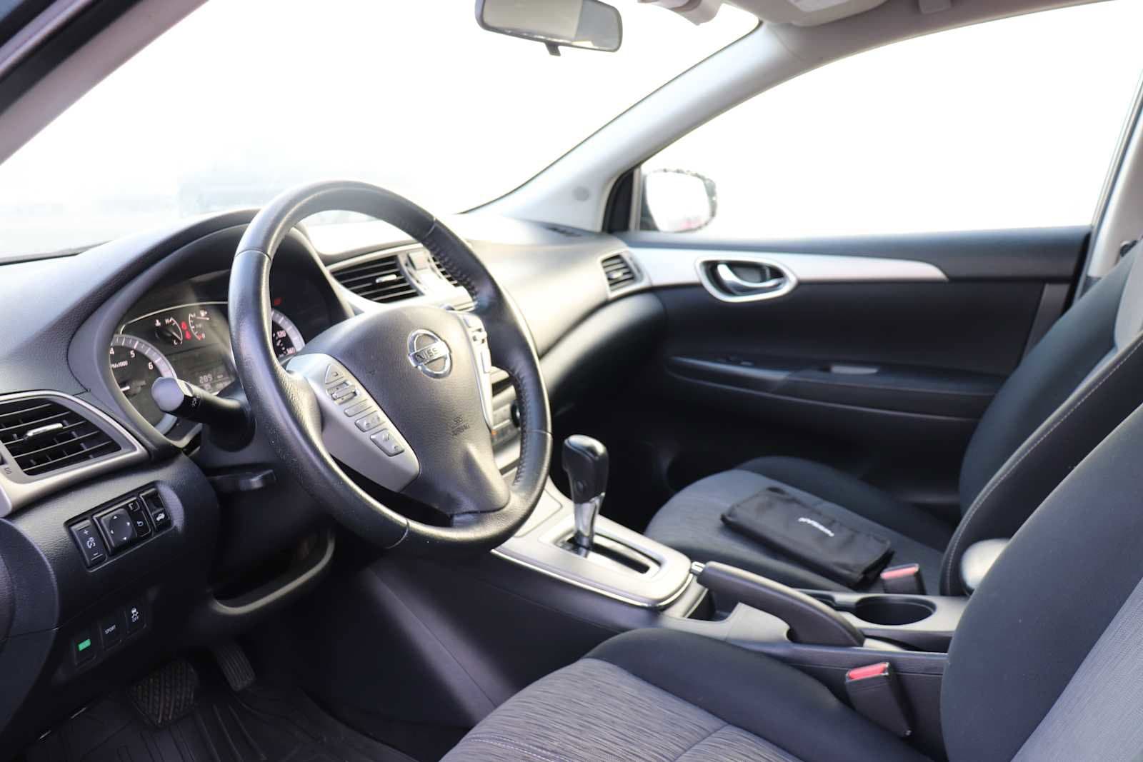 Thumbnail: 2015 Nissan Sentra - 10