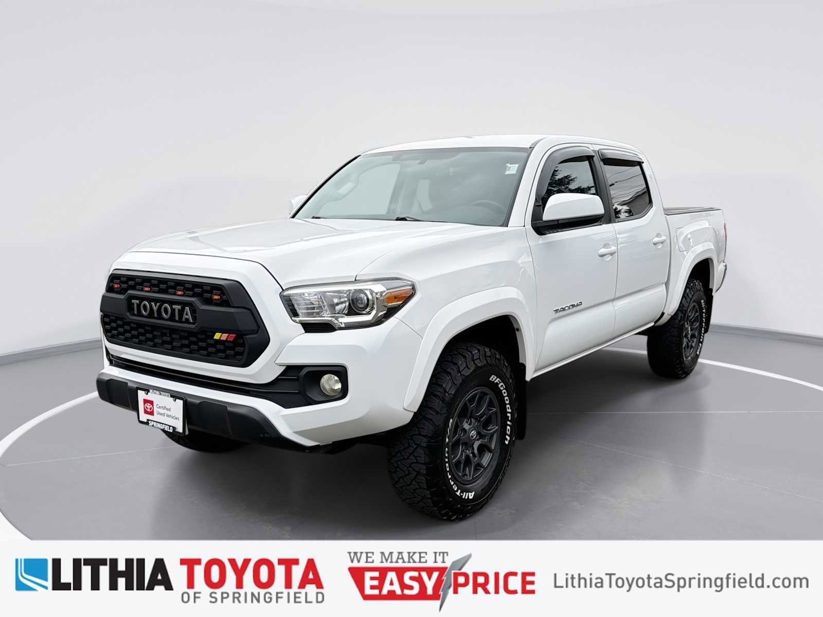 2017 Toyota Tacoma SR5 Double Cab 4x4 V6 Auto Short Bed's photo