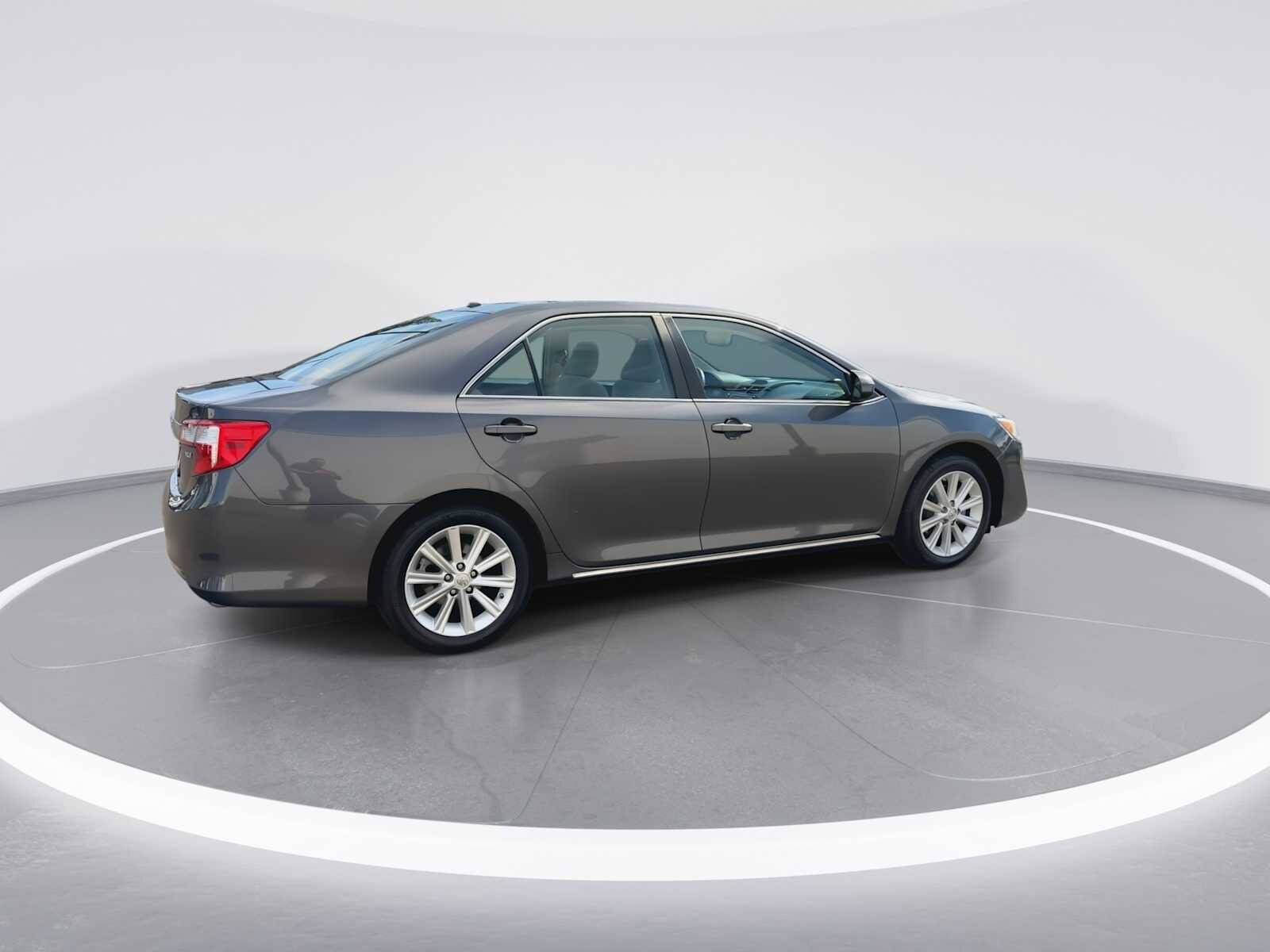 Thumbnail: 2013 Toyota Camry - 8