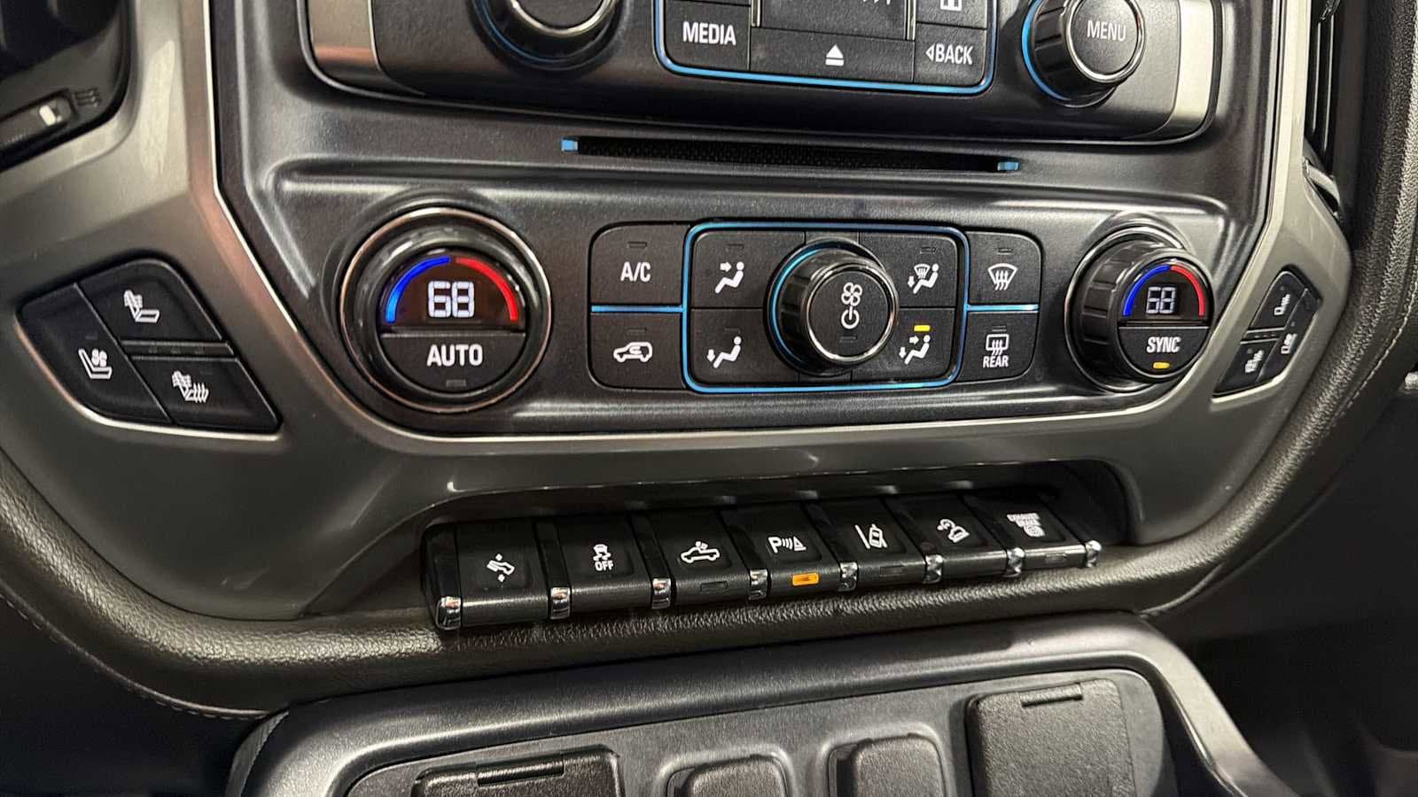 Thumbnail: 2016 Chevrolet Silverado 2500 - 21