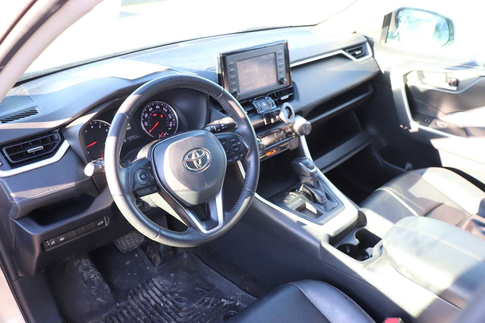 Thumbnail: 2019 Toyota RAV4 - 10