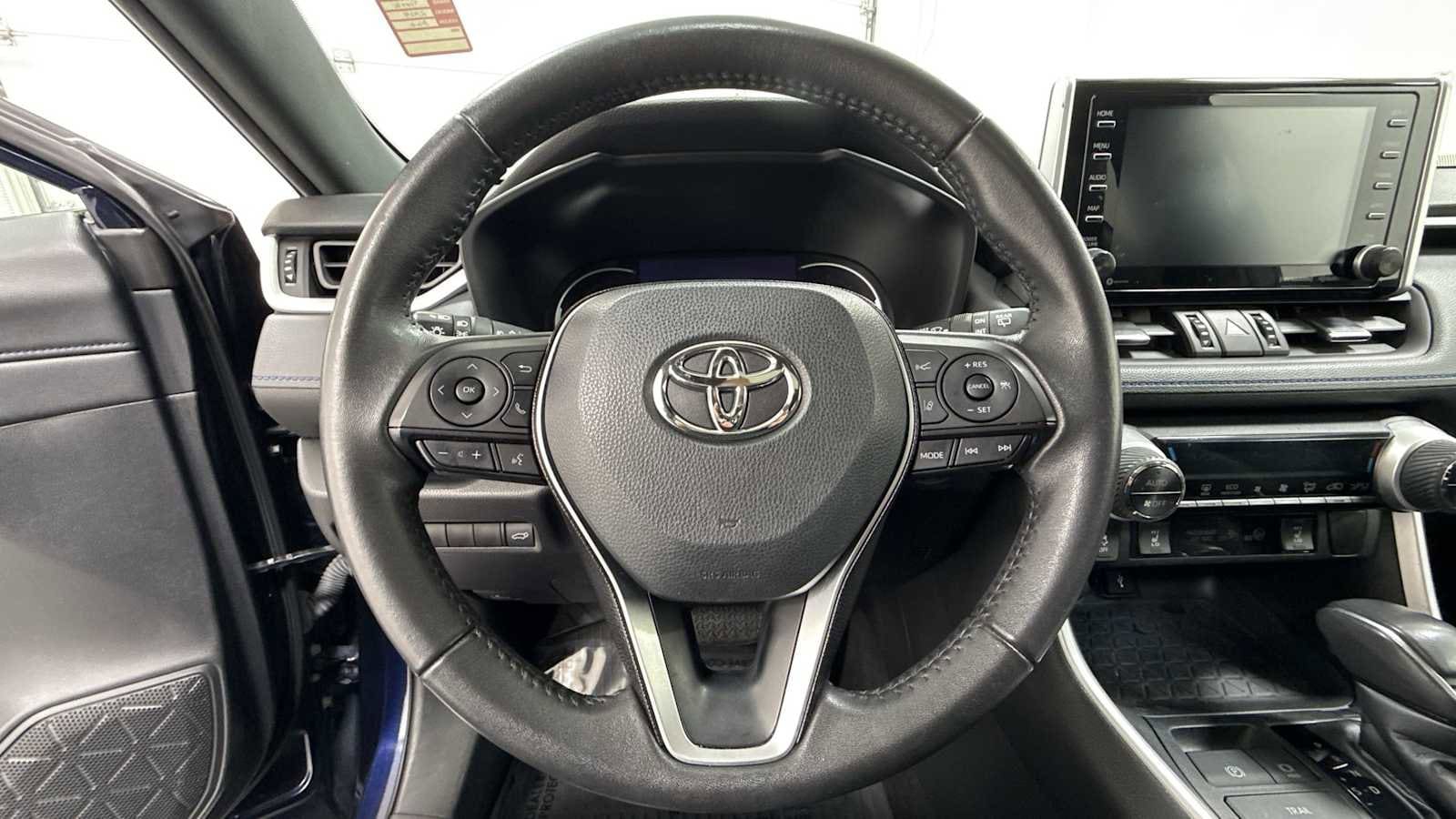 Thumbnail: 2021 Toyota RAV4 - 16