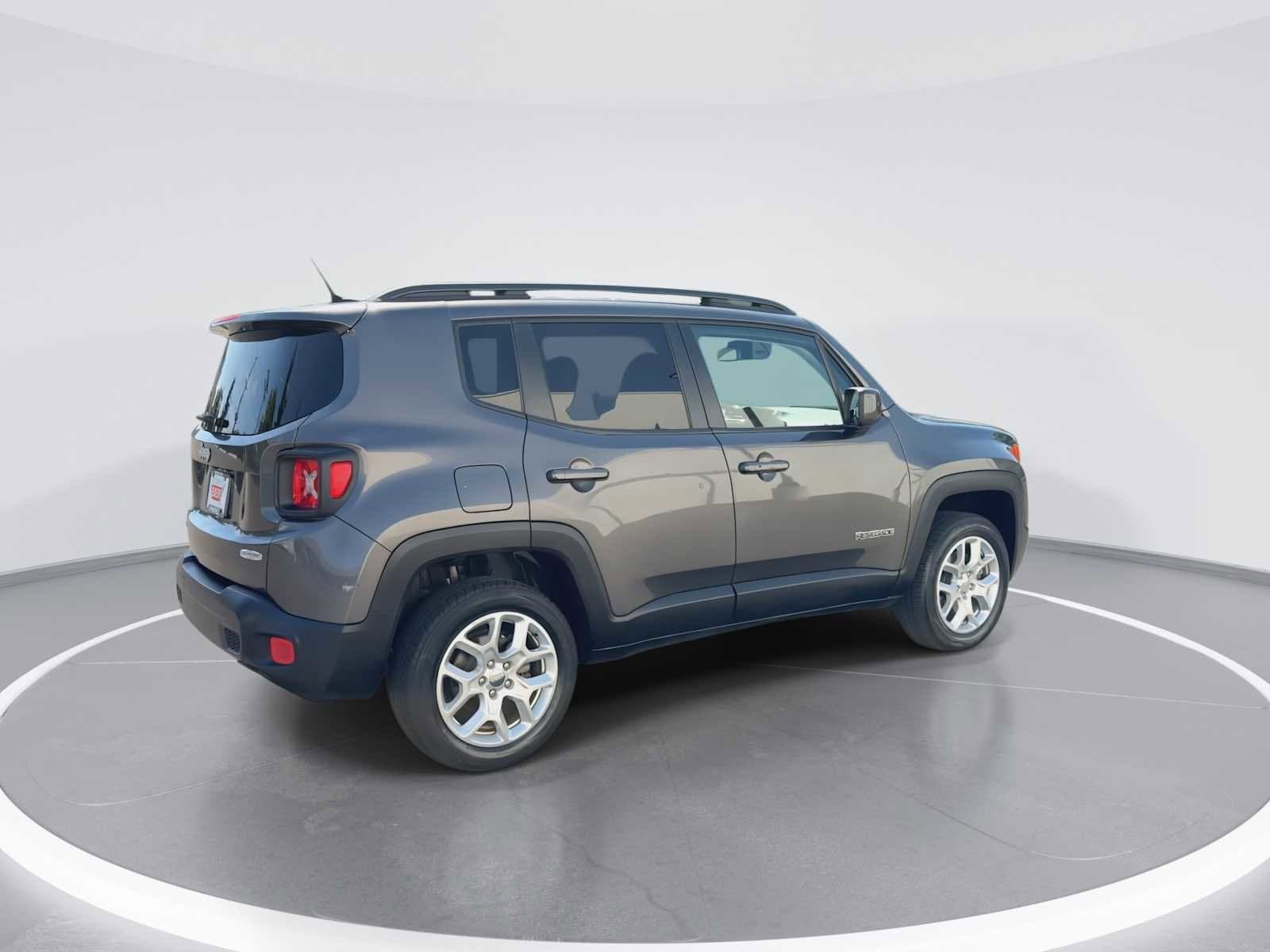 Thumbnail: 2017 Jeep Renegade - 8