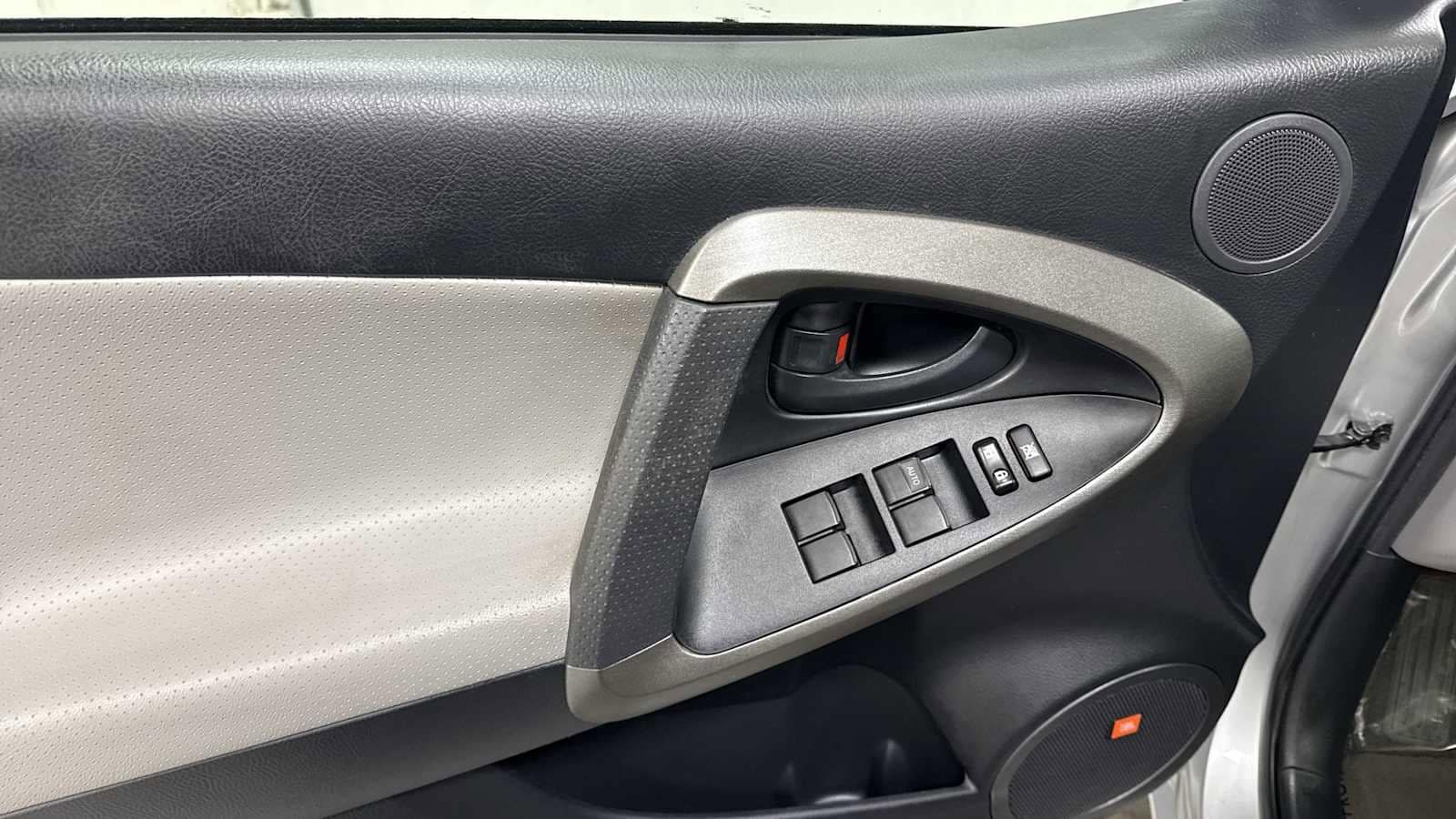 Thumbnail: 2009 Toyota RAV4 - 15