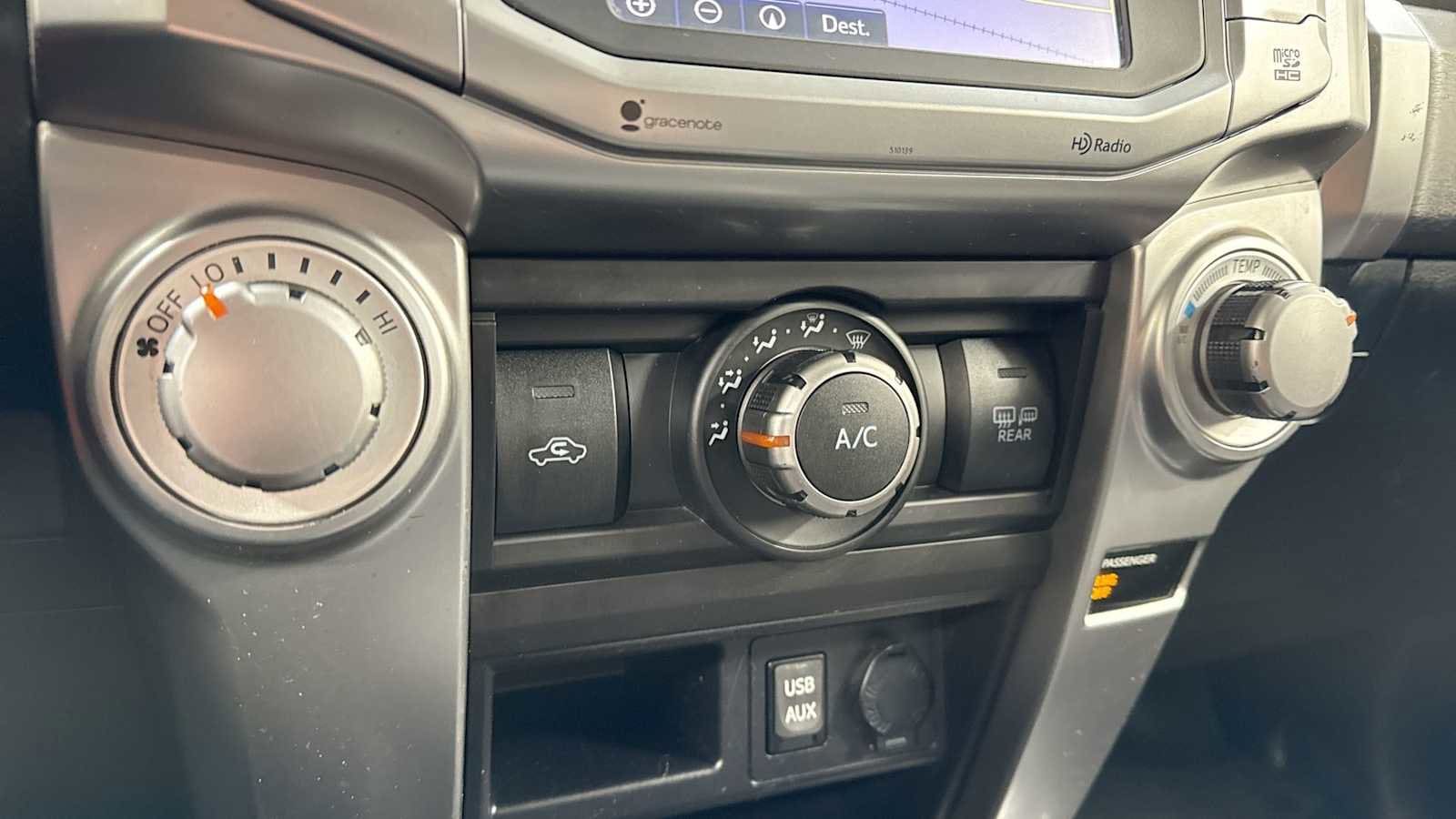 Thumbnail: 2016 Toyota 4Runner - 21
