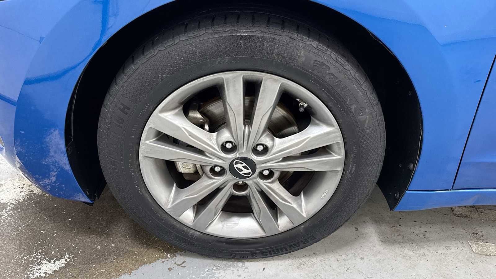 Thumbnail: 2017 Hyundai Elantra - 10