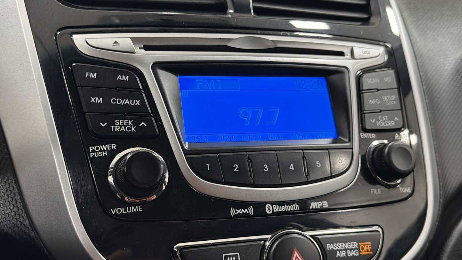 Thumbnail: 2012 Hyundai Accent - 18