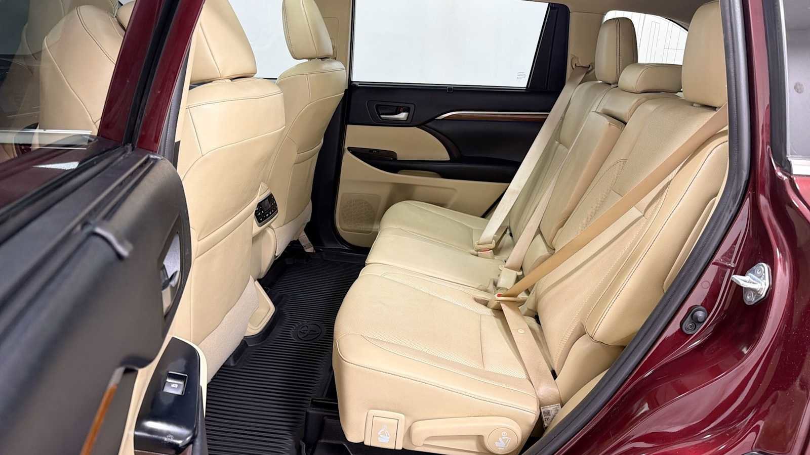 Thumbnail: 2019 Toyota Highlander - 25