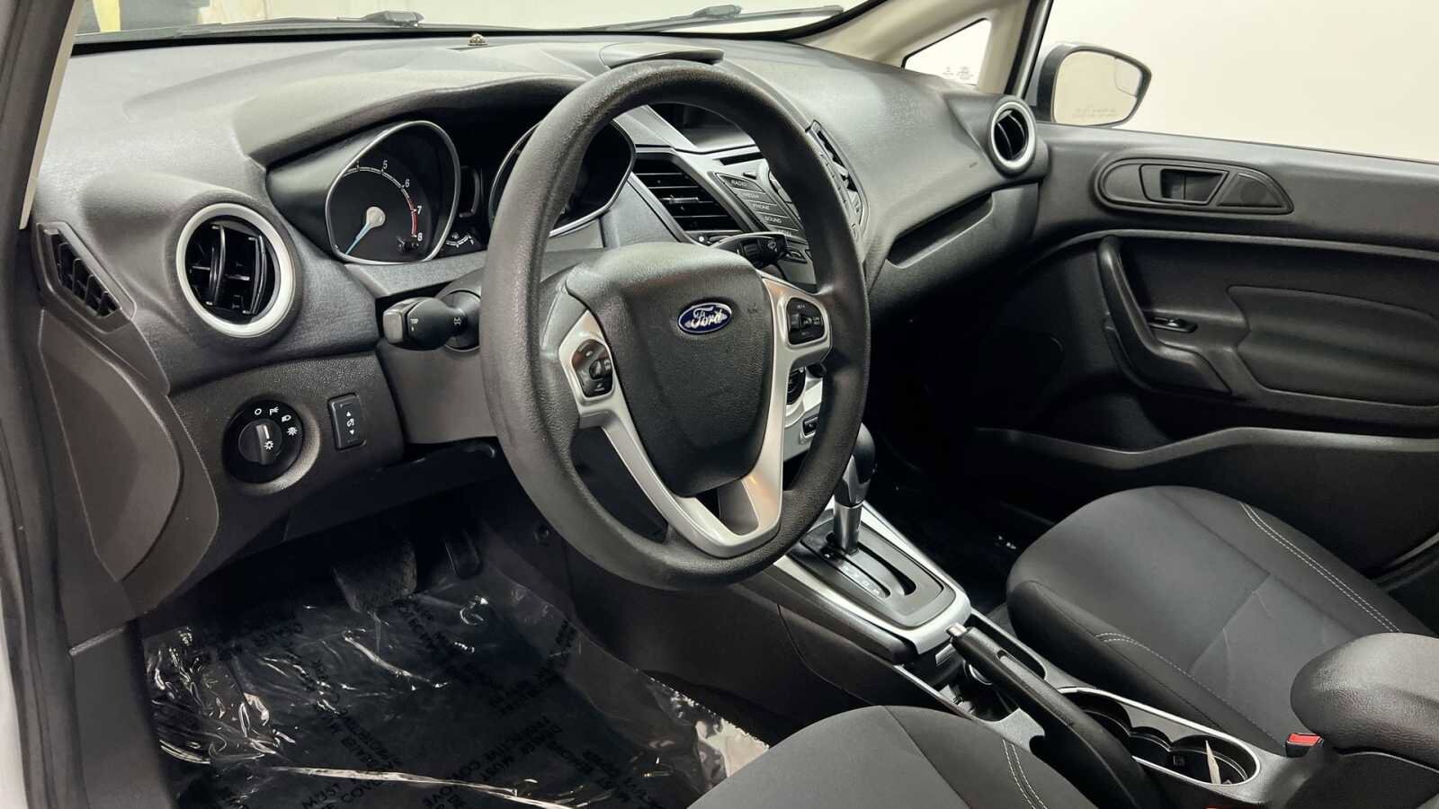2018 Ford Fiesta SE 12