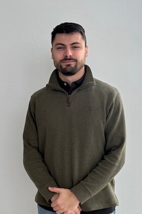 Staff member Luca Beshkov from ID_35eeddbfc632