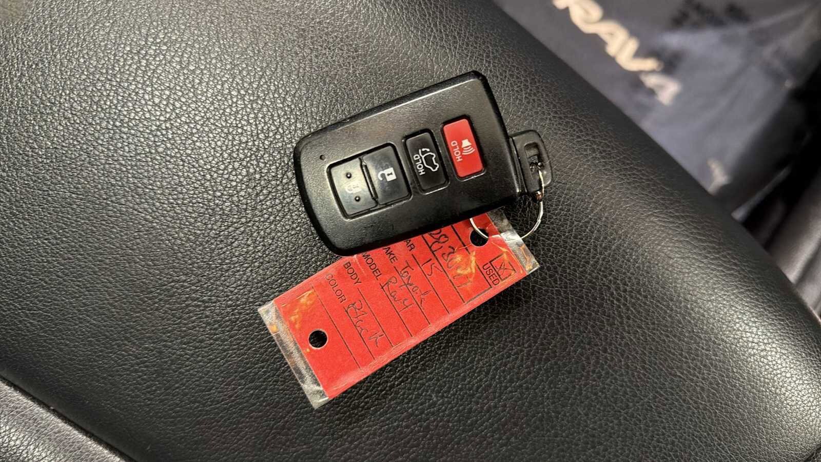 Thumbnail: 2015 Toyota RAV4 - 32