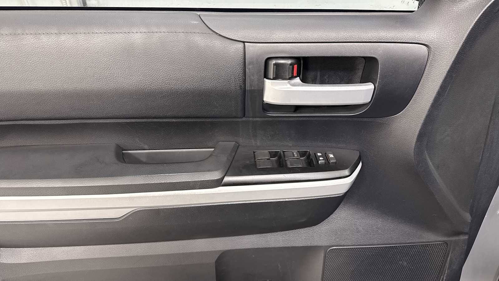 Thumbnail: 2018 Toyota Tundra - 15