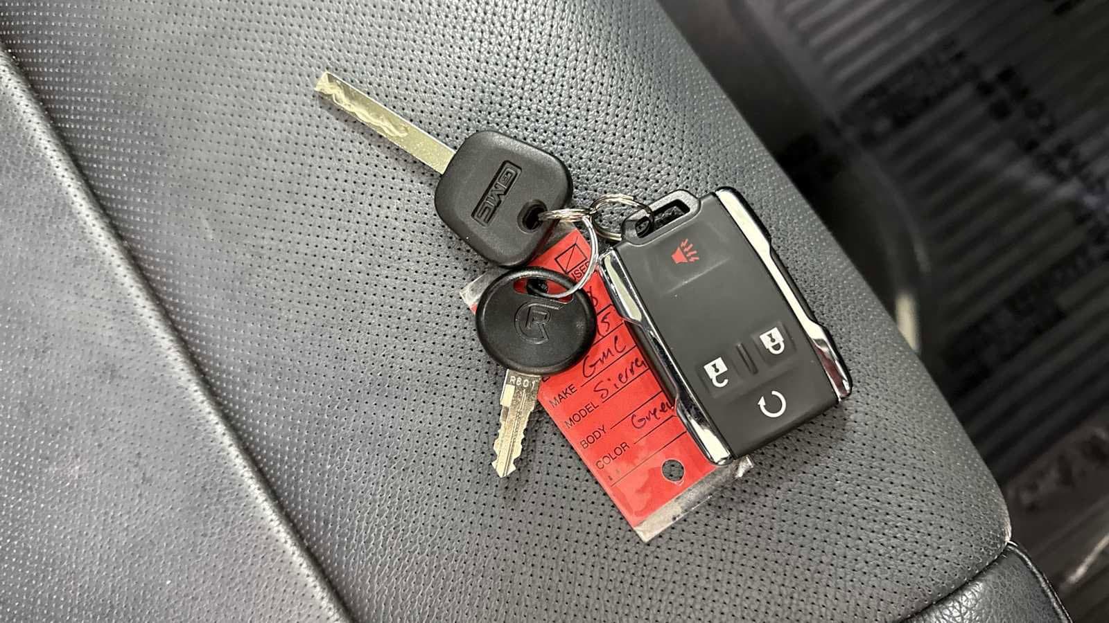 Thumbnail: 2015 GMC Sierra 1500 - 32