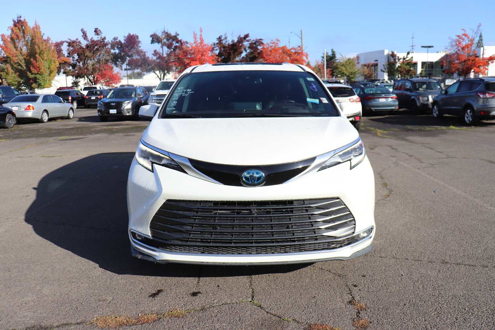 2021 Toyota Sienna Platinum photo 2