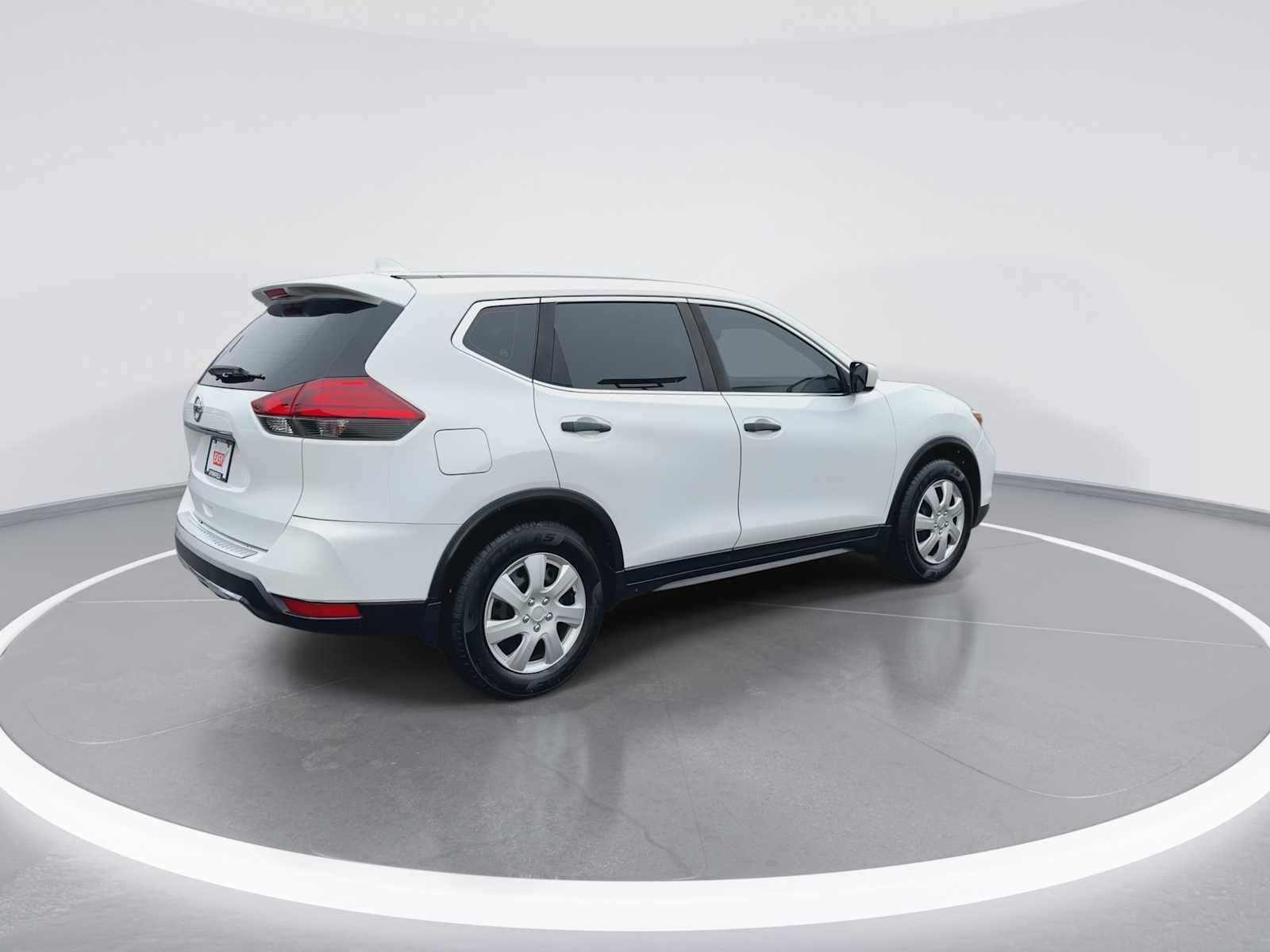 Thumbnail: 2017 Nissan Rogue - 8