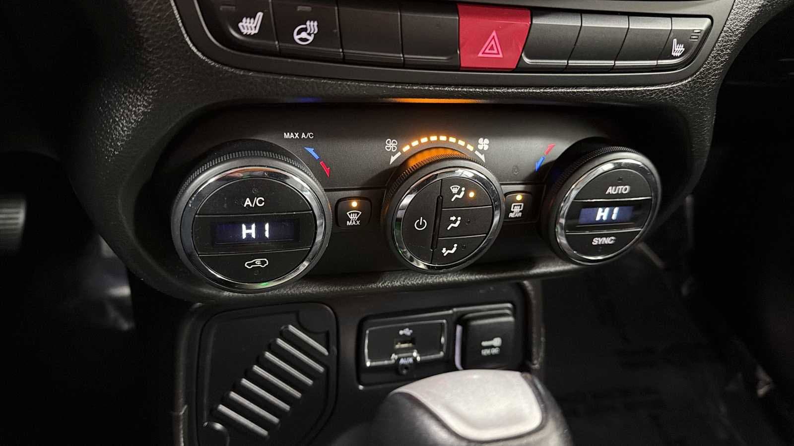 Thumbnail: 2016 Jeep Renegade - 21