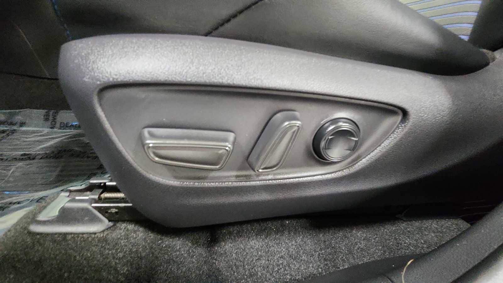 Thumbnail: 2020 Toyota RAV4 - 14