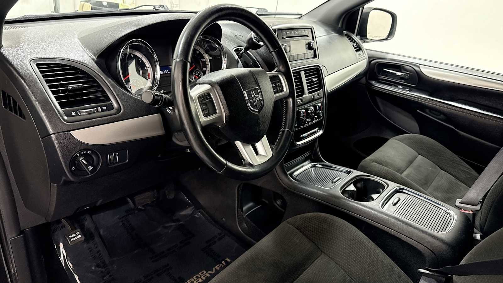 Thumbnail: 2015 Dodge Grand Caravan - 12