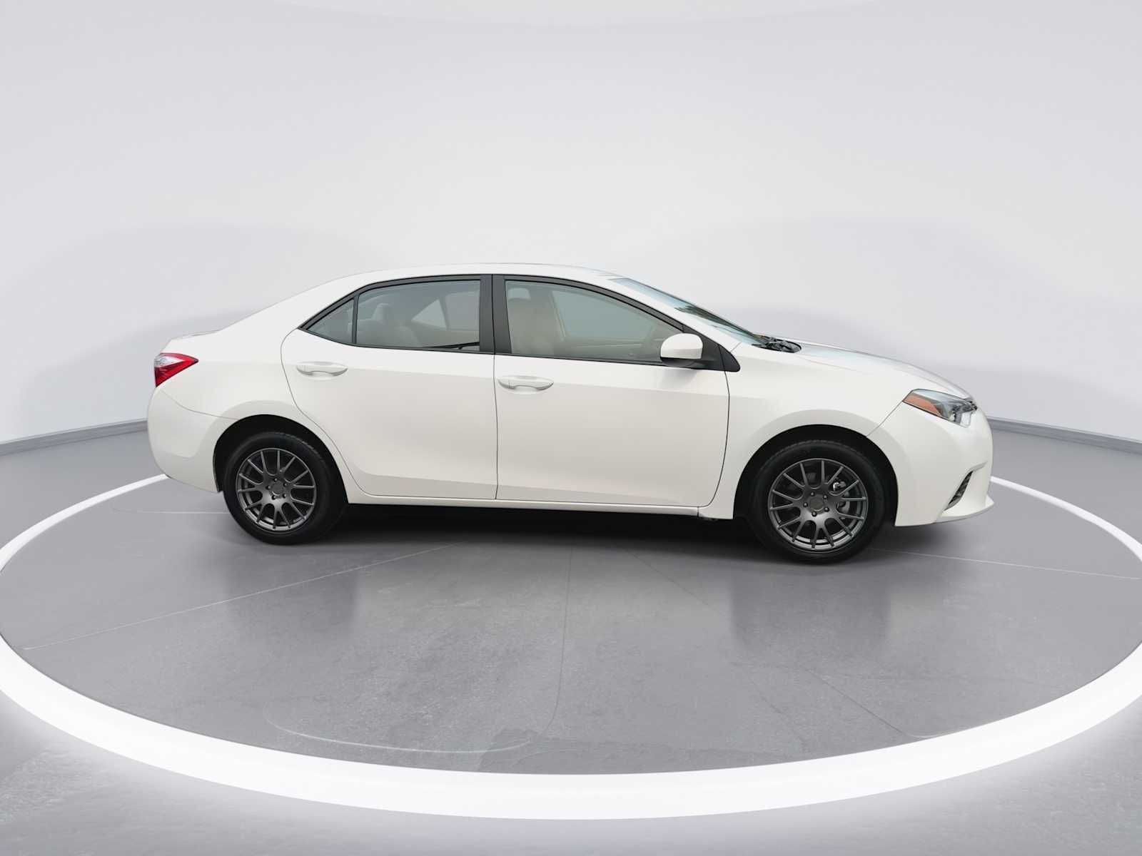 Thumbnail: 2015 Toyota Corolla - 9