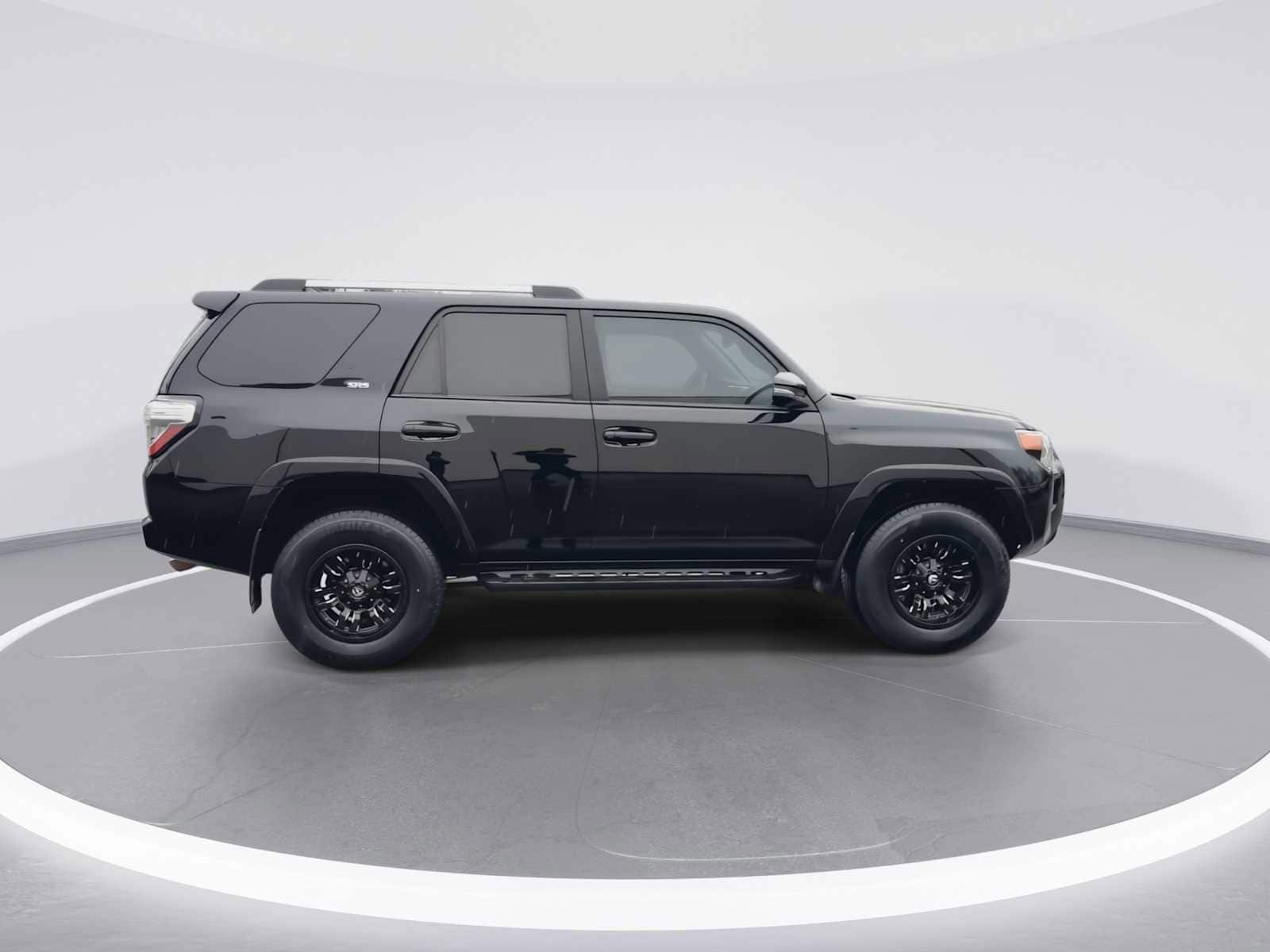 Thumbnail: 2020 Toyota 4Runner - 9