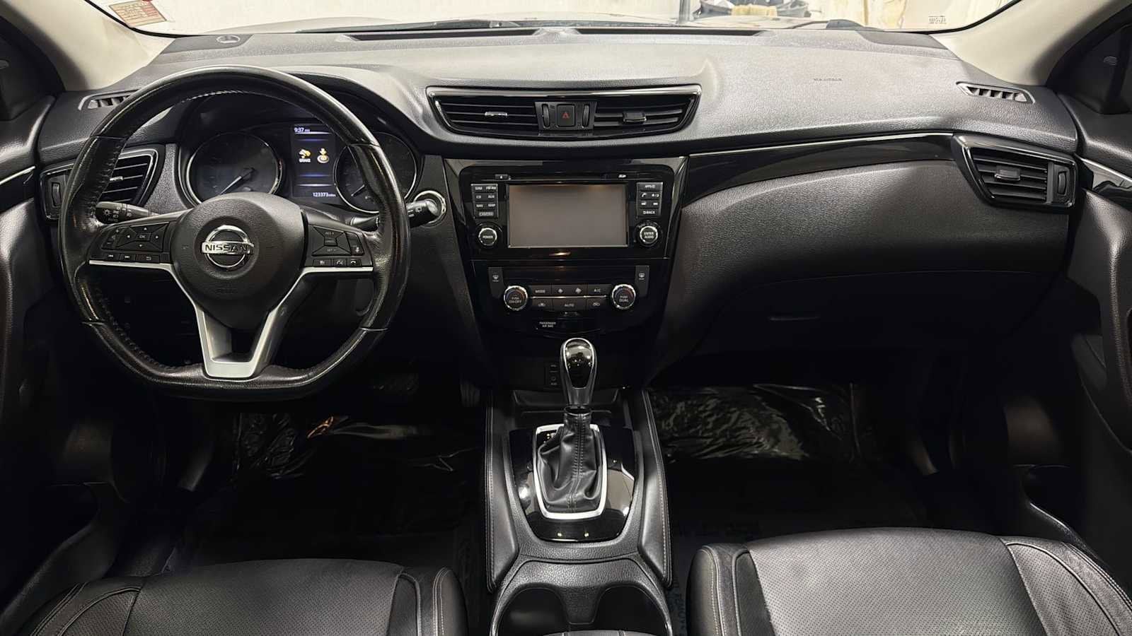 Thumbnail: 2018 Nissan Rogue Sport - 27