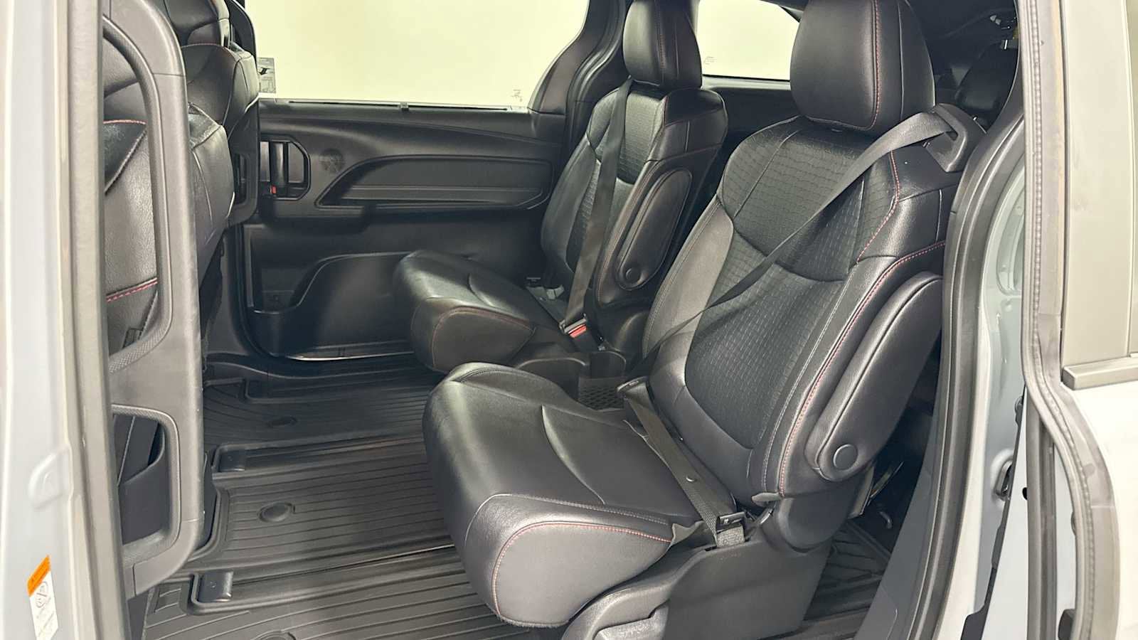 Thumbnail: 2025 Toyota Sienna - 25