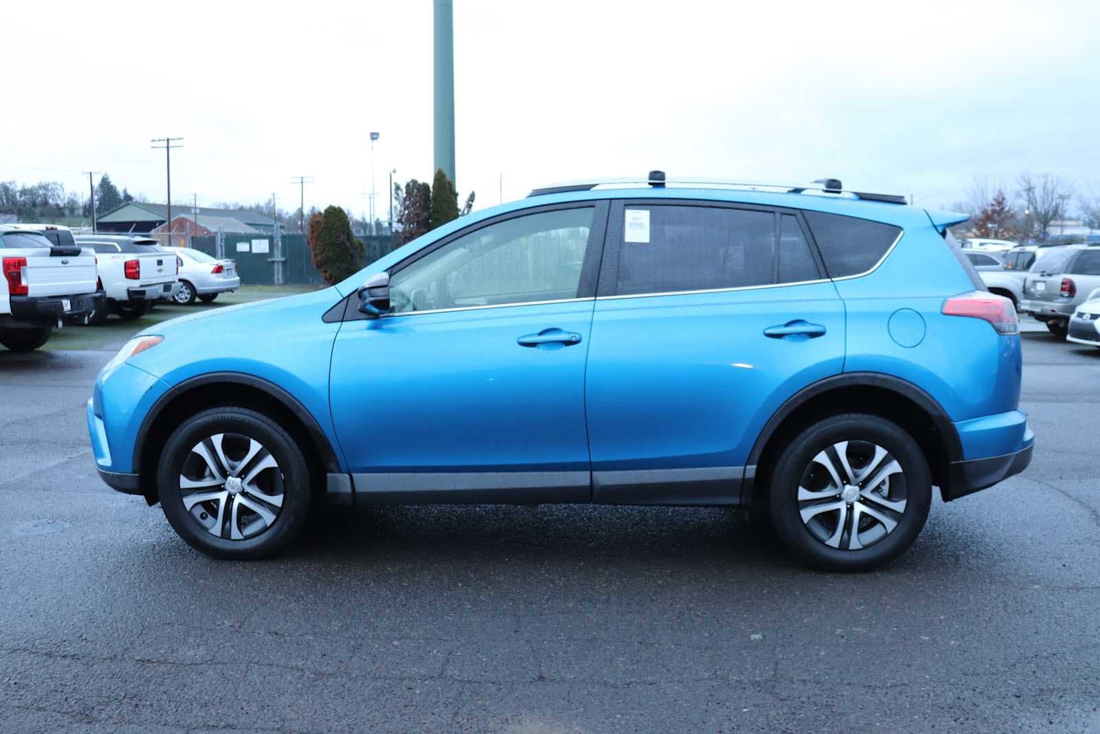 Thumbnail: 2017 Toyota RAV4 - 8