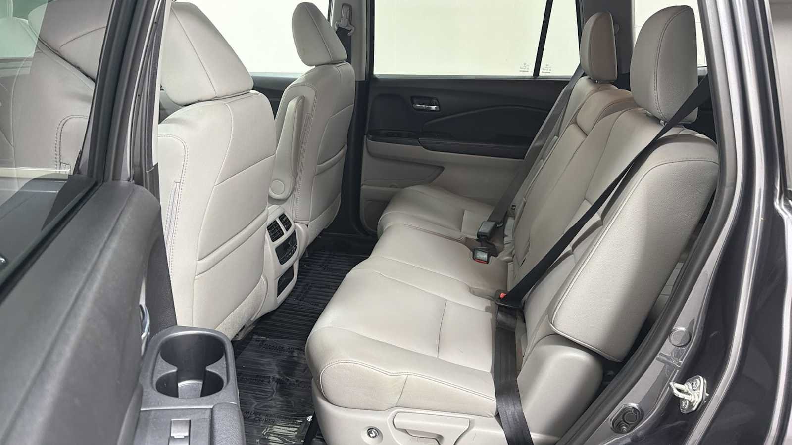 Thumbnail: 2017 Honda Pilot - 24