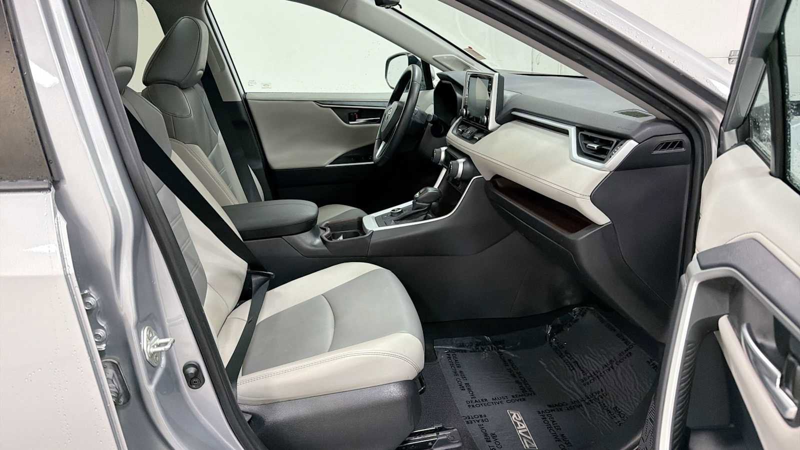Thumbnail: 2021 Toyota RAV4 - 30