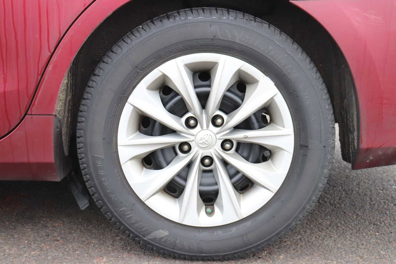 Thumbnail: 2016 Toyota Camry - 9