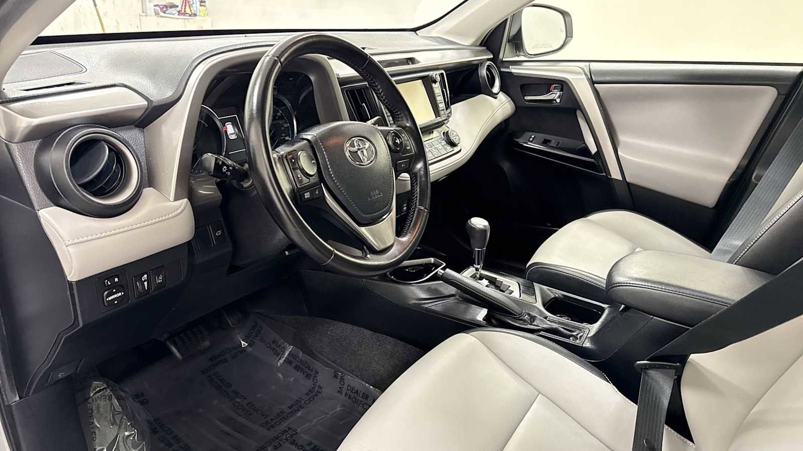 Thumbnail: 2016 Toyota RAV4 - 12